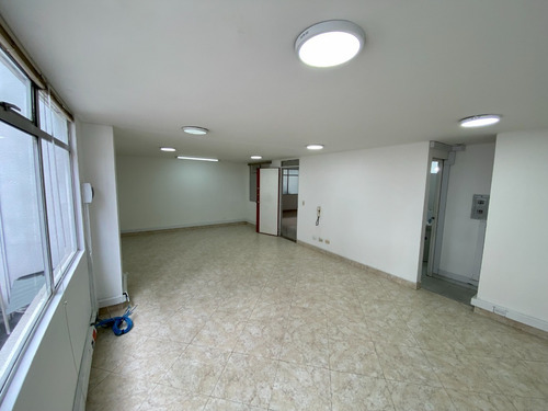 Imagen 9 de 22 de Arriendo Oficina 39m2. Chicó, Carrera 15. Piso 2, Espacio Amplio Vista Lateral, Con 1 Cupo De Parqueadero
