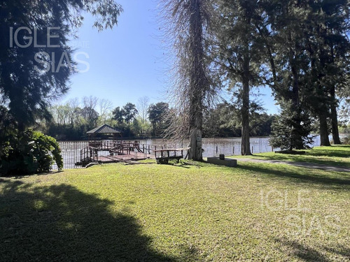 Casa Sobre El Río En Dique Luján
