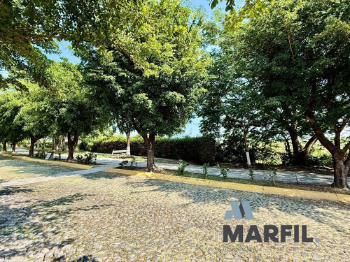 Terreno Residencial En Venta En Esquina Frente Jardin Esmeralda Norte Colima