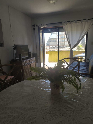 Imagen 4 de 11 de Duplex Con Parrilla Frente Al Mar. Av. Bunge Y El Mar. Coch