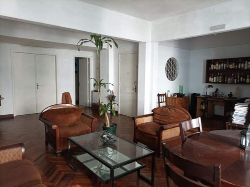 Venta - Apartamento - 4 Dormitorios - Centro - Montevideo