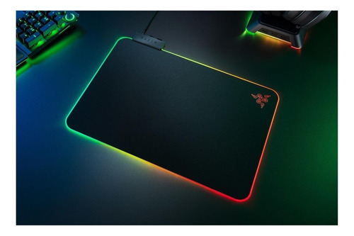 Imagen 2 de 9 de Mouse Pad gamer Razer Firefly V2 de tela y goma 255mm x 355mm x 3mm black