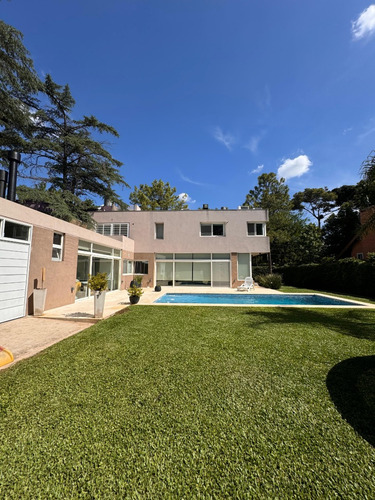 Casa 5 Ambientes Estilo Moderno - Parque Leloir