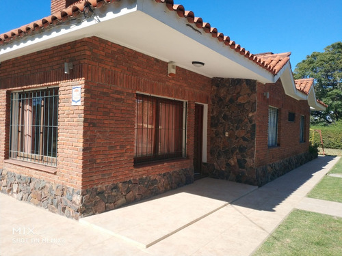 Imagen 3 de 20 de Excepcional! Chalet 3 Dormitorios Y Demás En Excelente Condiciones