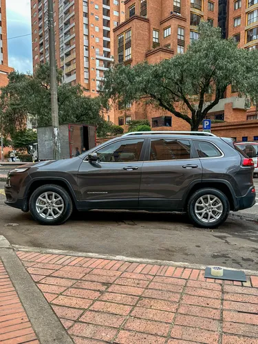 Jeep Cherokee 3.2 Longitude Plus