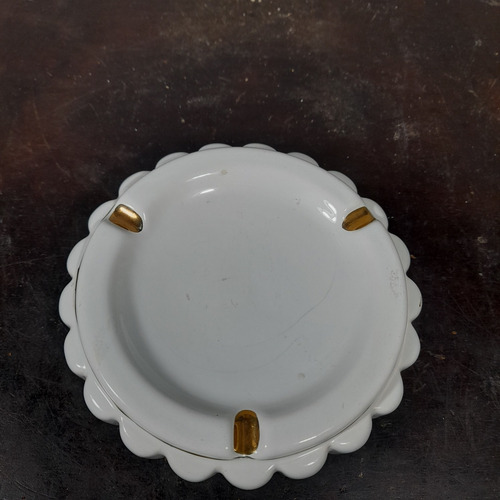 Imagem 2 de 8 de Cinzeiro Europeu Porcelana Della Robbia Antigo Detalhes Ouro