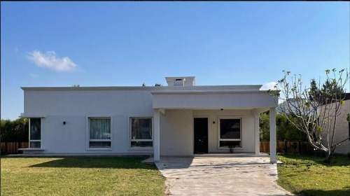 Casa De 5 Ambientes Con Pileta En El Principado. Canning-san Vicente.
