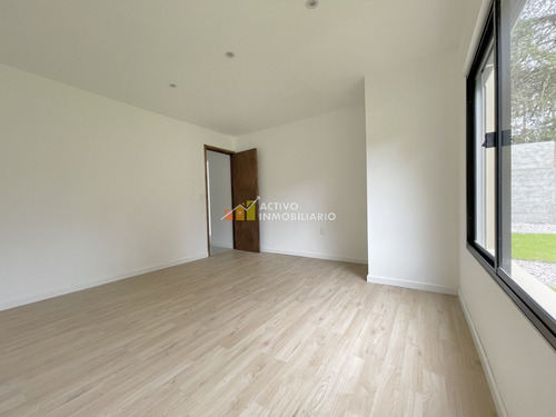 Venta Casa 715 Metros 3 Dormitorios + Patio Con Parrillero - Solymar