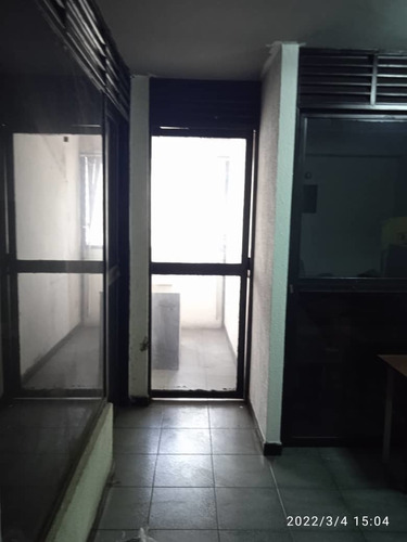 Imagen 7 de 12 de Niurka Paraguán Vende Oficina Pleno Centro De Caracas