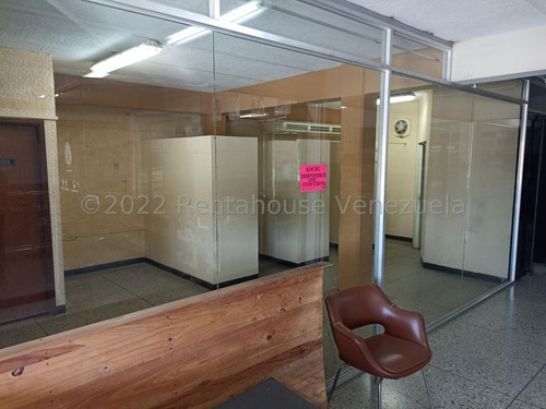 Imagen 1 de 8 de Local Comercial Con La Mejor Ubicación De La Ciudad; 04120656408. Mls 23-6957