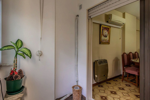 Venta Depto. Dos Ambientes Al Frente Con Balcón En Balvanera