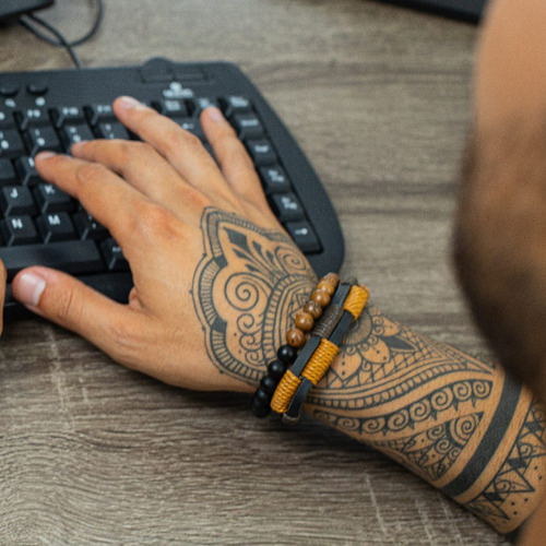 Imagen 3 de 10 de Pulsera De Piedras Naturales Madera Onix