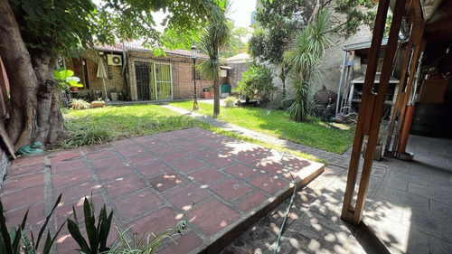 Casa Con Departamento - Cochera Jardin Y Parrilla - Permuta