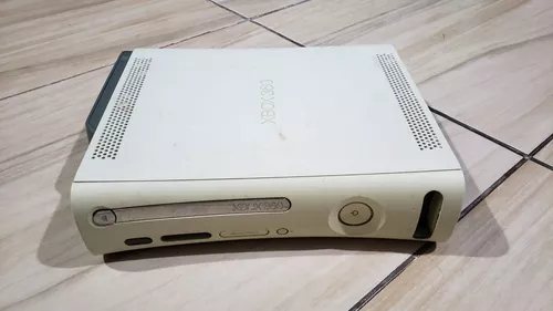 Xbox 360 Fat Branco Só O Aparelho Sem Nada Ele Liga Mas Sem Imagem. Tá Com  Defeito! K3