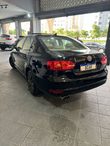 Volkswagen Jetta 2.0 Comfortline Flex 4p Automática