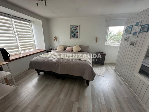 Casa De 3 Pisos En Pasaje Cerrado En Venta. En Ñuñoa