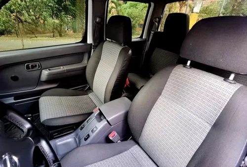 Nissan Frontier 2.4L DOBLE CABINA 4x2