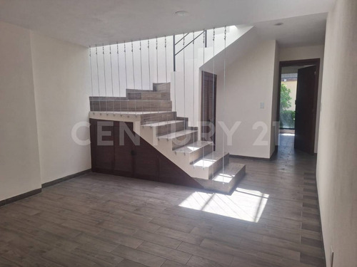 Excelente Casa En Renta En Chiluca.