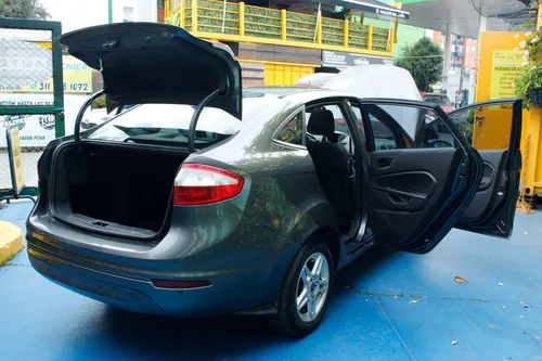Ford Fiesta 1.6 Sportback Se Mecánico