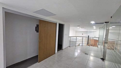 Local En Alquiler En 1er Nivel De Plaza Comercial En Naco, Santo Domingo, 275m2