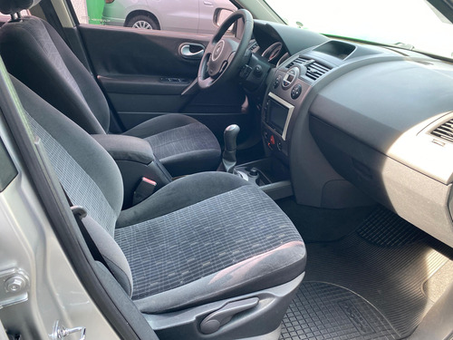 Renault Megane 1.6 Dynamique Hi-flex 4p