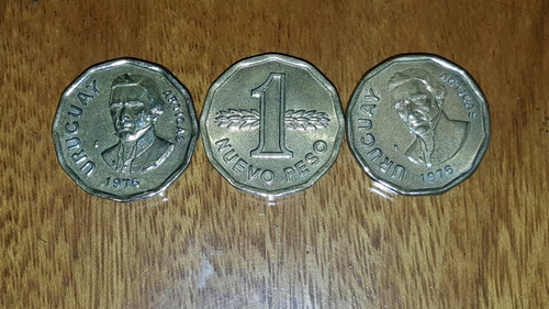 Monedas Antiguas De 1 Peso De Año 1976 De Uruguay
