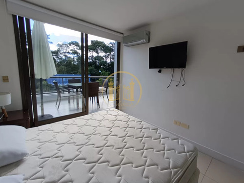 Vendo Apartamento, 1 Dormitorio Y Medio, Edificio De Lujo Con Amenities, Punta Del Este, Maldonado