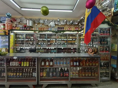Fondo Comercio Negocio En Venta En Zona De Alto Trafico Av Ayacucho Con Cavas Cuartos Exhibidores Inventario Estef 25-4870