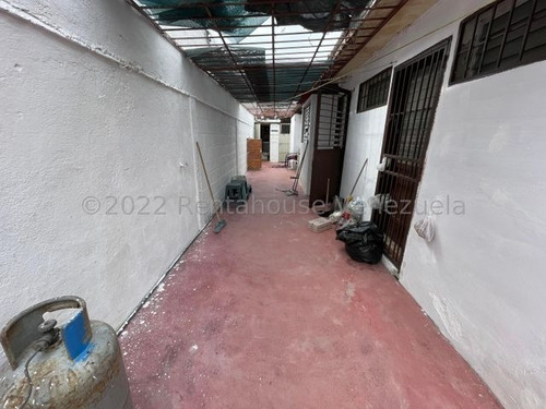 Imagen 30 de 30 de Casa En Venta Fundalara Este Barquisimeto, Calle Cerrada, Cerco Electrico, Amplio Estacionamiento, Servicio De Agua Constante, Info. 0424-5337900, Nds 02/06