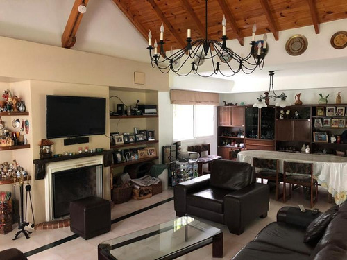Imagen 2 de 14 de Casa - Barrio Parque Leloir