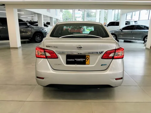 Nissan Sentra 1.8 B17 Advance