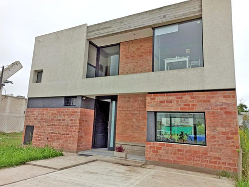 Imagen 1 de 10 de Casa En 490 E/ 132 Y 132 Bis - Joaquin Gorina