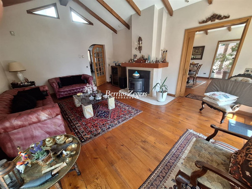 Casa En Venta De 4 Dorm 5 Baños, Sala De Estar Gran Vista