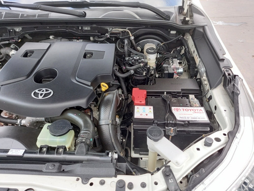 Imagen 9 de 15 de Toyota Hilux 2.8 Cd Srv Pack 177cv 4x2 2017