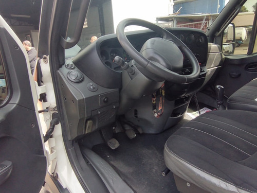 Imagem 9 de 14 de Iveco Daily 35s14 Bau De Aluminio 2011