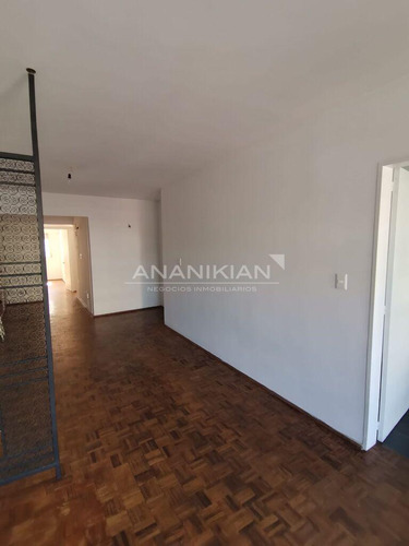 Excelente Apartamento Piso Alto, Frente A La Plaza Gomensoro Y Al Mar