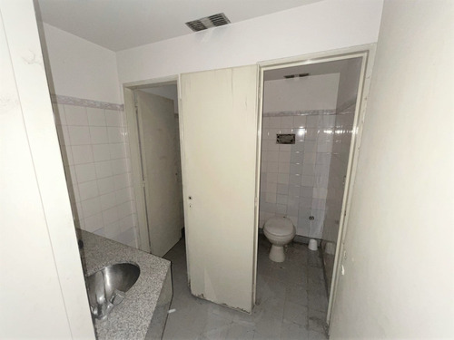 Imagen 17 de 24 de Venta Local En Villa Luro Al Frente Sobre Avenida. El Precio Es Insuperable Para El Mercado. Inmobiliaria Seguridad Y Profesionalidad.