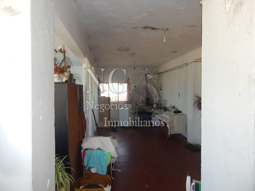 3 Locales Comerciales Y 2 Aptos En Cuchilla Alta
