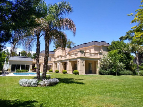 Importante Casa Estilo Francés Impecable Moderna