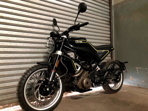 Imagen 1 de 4 de Husqvarna Svartpilen 401