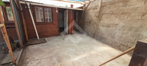 Casa En Venta De 2 Dorm. Central, Buen Terreno,