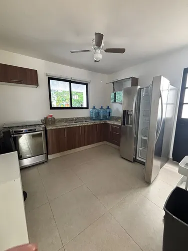 Renta De Casa En Privada Botánico, Zona Norte De Mérida