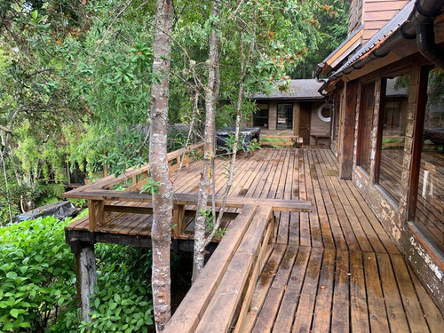 Casa En Venta De 8 Dorm. En Panguipulli