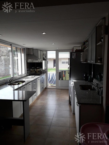 Imagen 6 de 23 de Venta De Casa 4 Ambientes En Bernal Con Cochera Y Fondo Libre (25629)