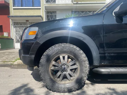 A Sport Trac 4x4 Pick Up Norteamericana