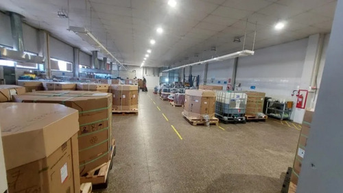 Arriendo Bodega De 984m2 C/oficina En Indepndencia