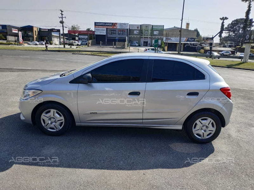 Imagem 9 de 15 de Chevrolet Onix 1.0 Mt Joy (flex) - 2017/2018 - Prata