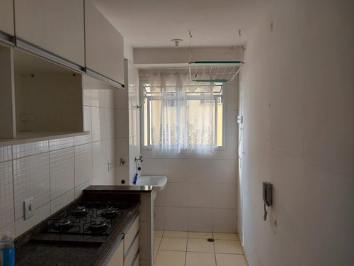 Apartamento Térreo Em Cotia Cozinha E Quartos Com Armários