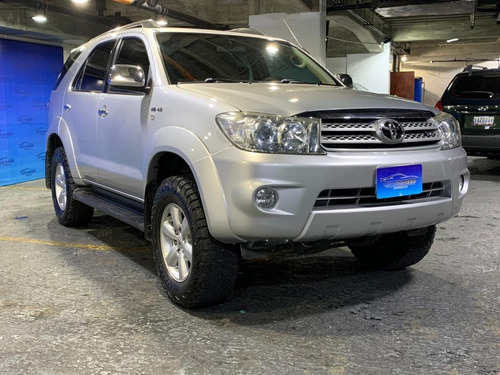 Imagen 3 de 16 de Toyota Fortuner 4x4 Año 2010