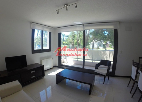 Imagen 10 de 29 de Venta De Apartamento De Un Dormitorio En Punta Del Este
